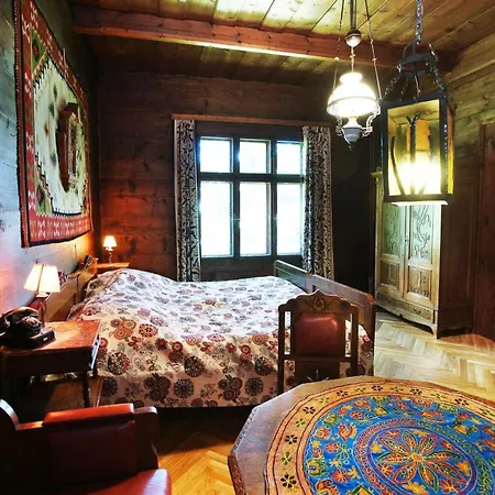 Dom Muzealny Ornak Bed & Breakfast